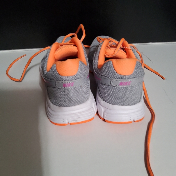 Nike size 9 - Picture 3 of 4